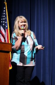 Lisa Louise Cooke zooming around the earth (with Google Earth)